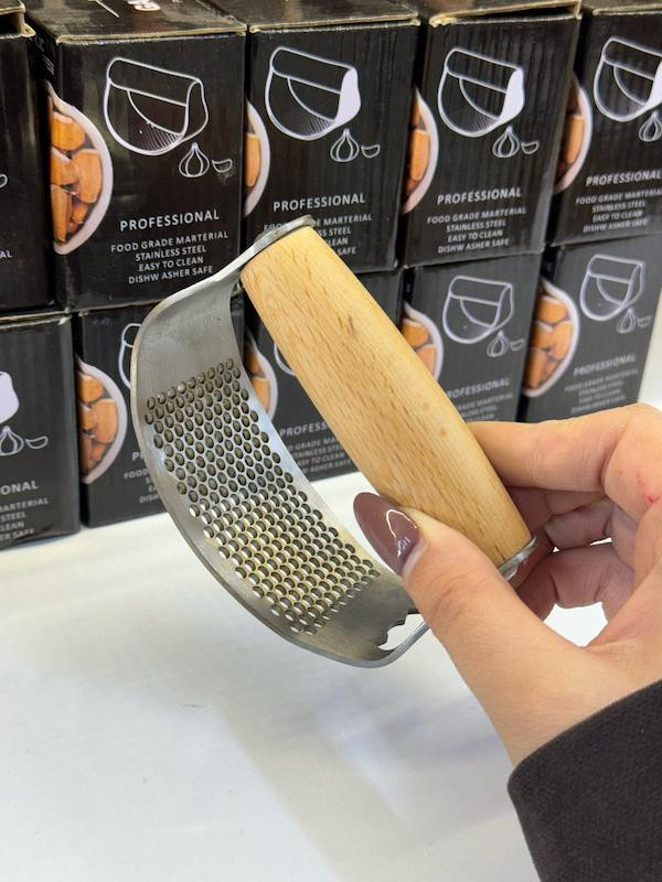 سیر له کن مشتی چوب استیل شنگیا
